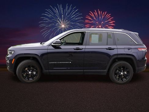 Used 2024 Jeep Grand Cherokee Limited w/ Luxury Tech Group II AWD/4WD image 9