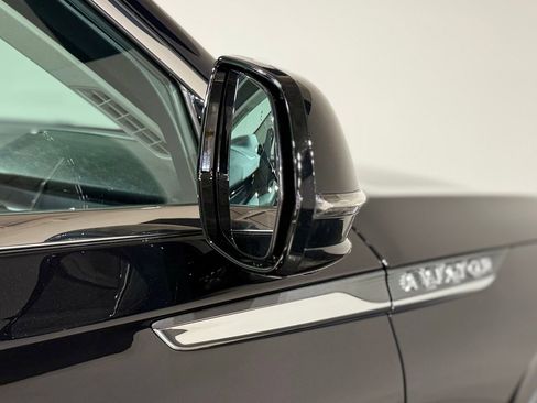 New 2026 Lincoln Aviator AWD image 12