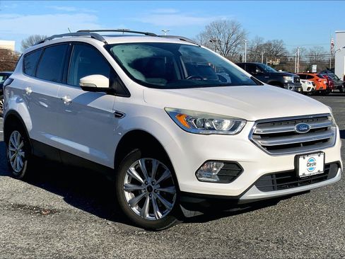 Used 2017 Ford Escape Titanium image 2