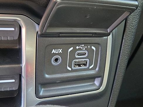 Used 2025 Jeep Gladiator Sport AWD/4WD image 18