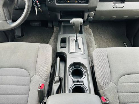 Used 2010 Nissan Frontier SE w/ Power Pkg RWD image 15