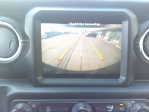 Used 2022 Jeep Wrangler Sahara image 24