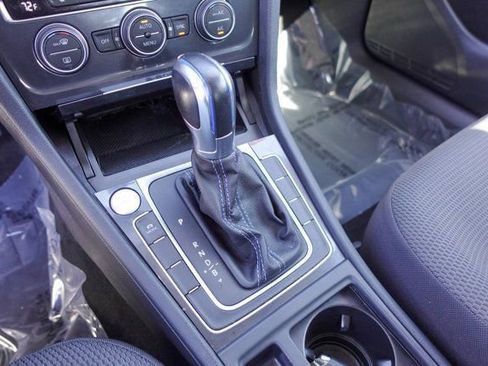 Used 2019 Volkswagen e-Golf SE w/ Driver Assistance Package image 18