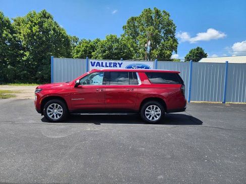 Used 2026 Chevrolet Suburban Premier w/ Sun And Tow Package AWD/4WD image 2