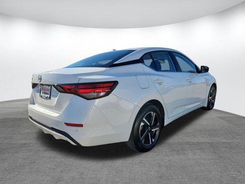 Used 2025 Nissan Sentra SV image 5