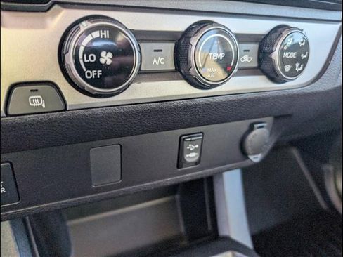 Used 2018 Toyota Tacoma SR image 15