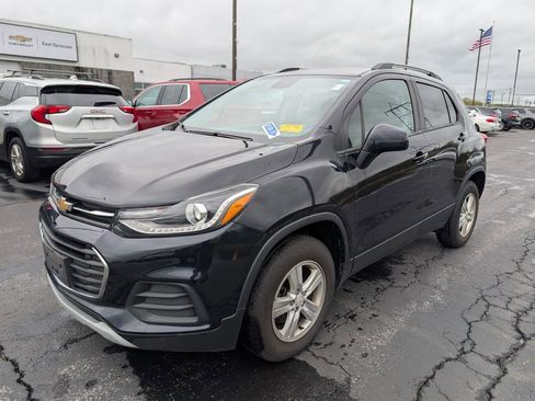 Used 2021 Chevrolet Trax LT w/ LT Convenience Package AWD/4WD image 5