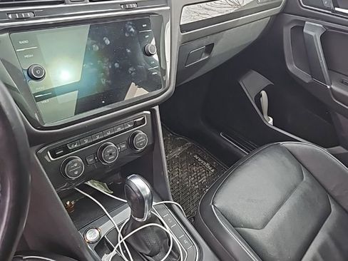 Used 2018 Volkswagen Tiguan SEL Premium w/ 3rd Row Seat Package image 11