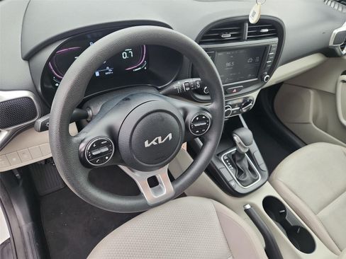 Used 2023 Kia Soul LX w/ LX Technology Package FWD image 10