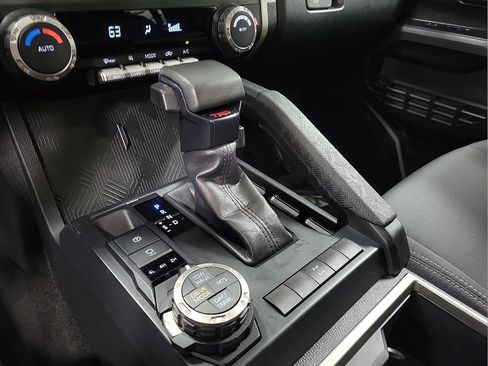 Used 2024 Toyota Tacoma TRD Off-Road image 18