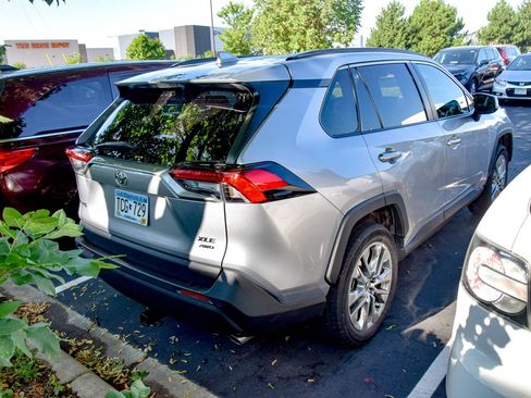 Used 2022 Toyota RAV4 XLE Premium AWD/4WD image 5