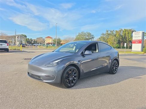 Used 2023 Tesla Model Y Long Range image 2