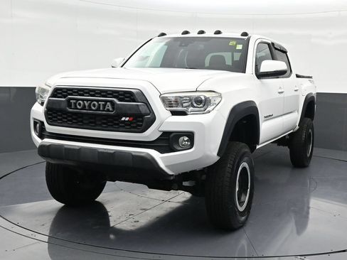 Used 2020 Toyota Tacoma TRD Off-Road AWD/4WD image 8