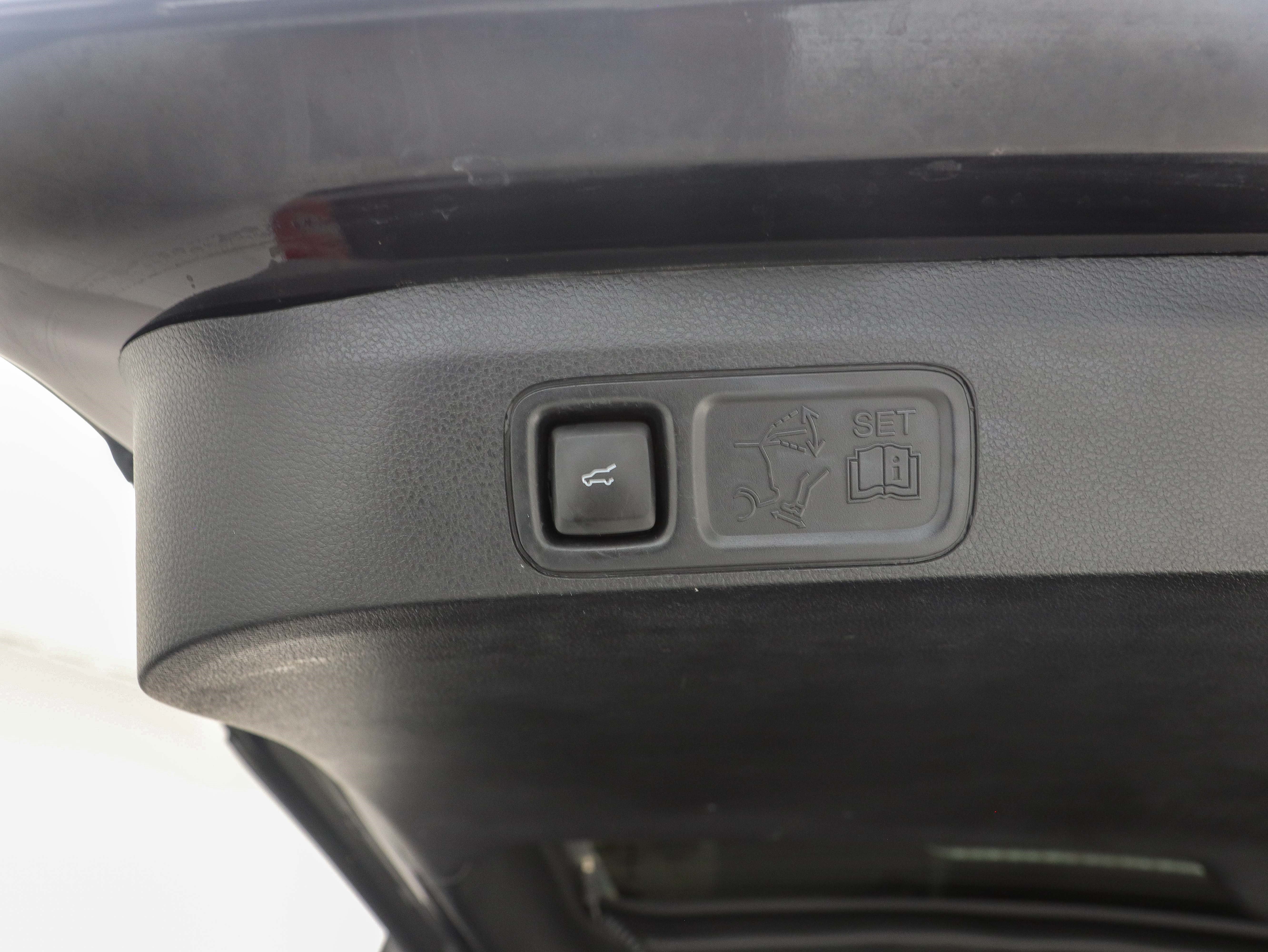 Used 2020 Ford Expedition Max XLT w/ Equipment Group 202A AWD/4WD image 14