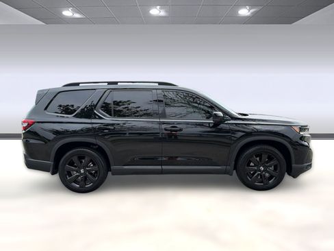 Used 2025 Honda Pilot Black Edition image 8