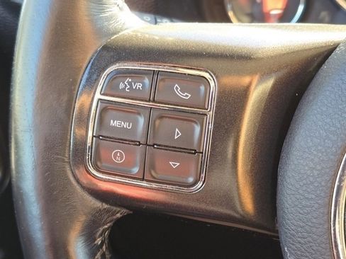 Used 2017 Jeep Wrangler Unlimited Rubicon image 15