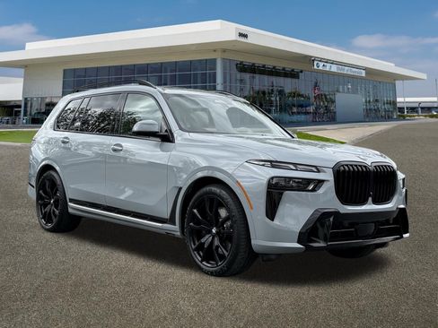 Certified 2025 BMW X7 xDrive40i w/ M Sport Package AWD/4WD image 2
