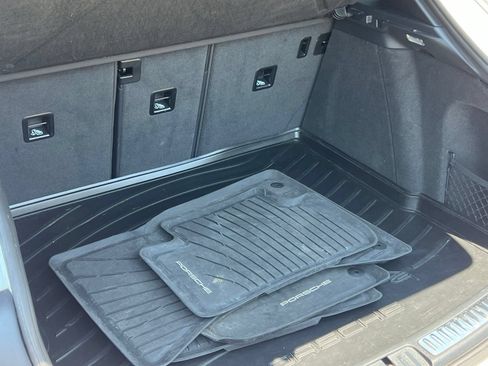 Certified 2024 Porsche Macan AWD/4WD image 21