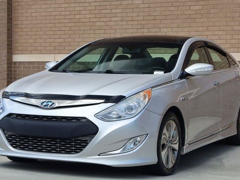 Used 2014 Hyundai Sonata Limited w/ Panoramic Sunroof Package 02 FWD image 5