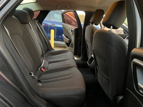 Used 2015 Chrysler 200 Limited FWD image 14