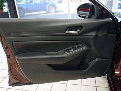 Used 2024 Nissan Altima 2.5 SV FWD image 22