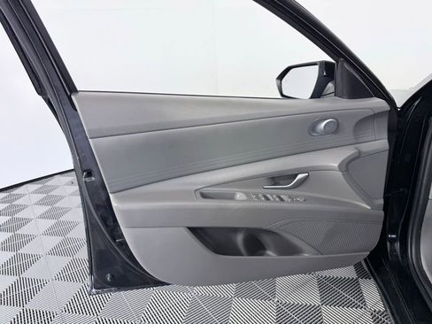 Used 2024 Hyundai Elantra SEL image 9