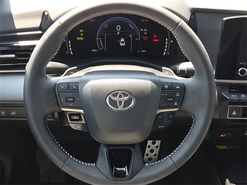 Used 2025 Toyota Camry SE image 14