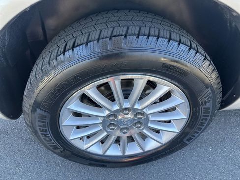 Used 2011 Buick Enclave CXL image 11