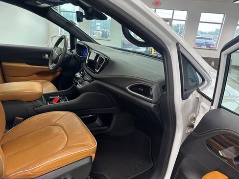 Used 2022 Chrysler Pacifica Pinnacle AWD/4WD image 28
