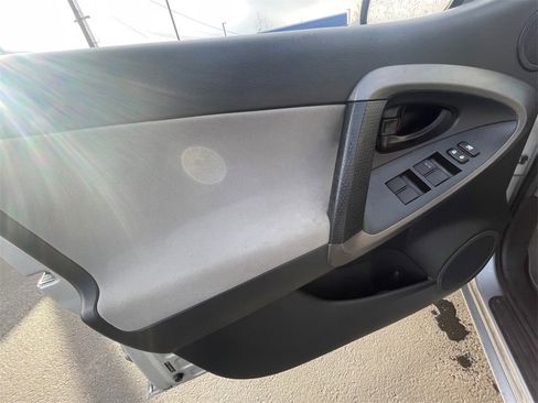 Used 2012 Toyota RAV4 Limited image 11