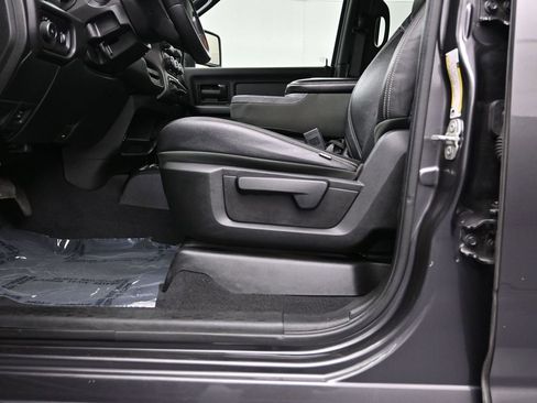 Used 2024 RAM 2500 Tradesman w/ Chrome Appearance Group image 21