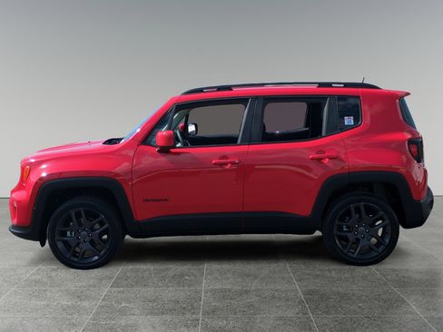 Used 2022 Jeep Renegade Latitude image 2