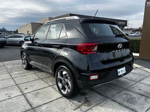 Used 2025 Hyundai Venue SEL image 5