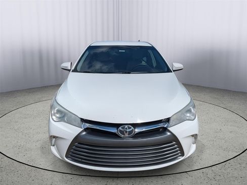 Used 2016 Toyota Camry LE FWD image 2