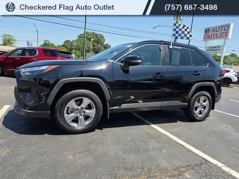Used 2022 Toyota RAV4 XLE AWD/4WD image 2