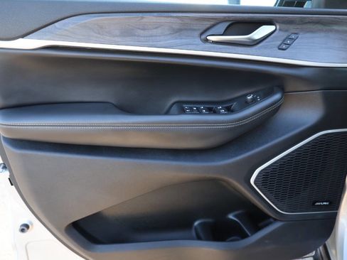 Used 2021 Jeep Grand Cherokee L Limited image 12