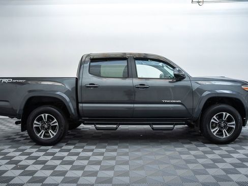 Used 2019 Toyota Tacoma TRD Sport RWD image 4