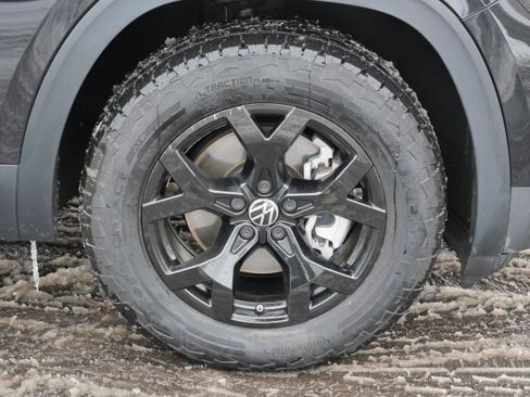 Certified 2025 Volkswagen Atlas Peak Edition SE image 15
