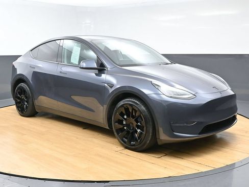 Used 2023 Tesla Model Y Long Range AWD/4WD image 2