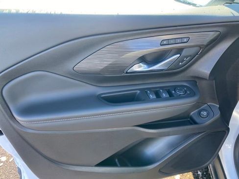 Certified 2024 GMC Terrain SLT image 16