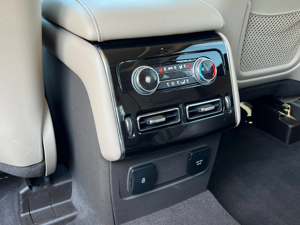 Used 2023 Lincoln Aviator AWD w/ Premium Package image 37