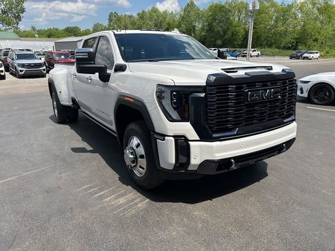 Used 2024 GMC Sierra 3500 Denali Ultimate AWD/4WD image 4