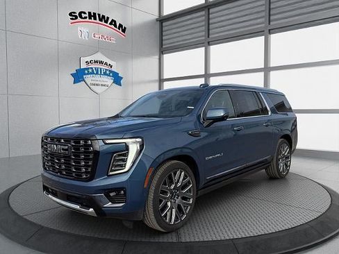 Used 2025 GMC Yukon XL Denali Ultimate w/ LPO, Floor Liner Package AWD/4WD image 8