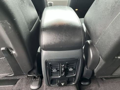 Used 2018 Jeep Grand Cherokee Altitude AWD/4WD image 23