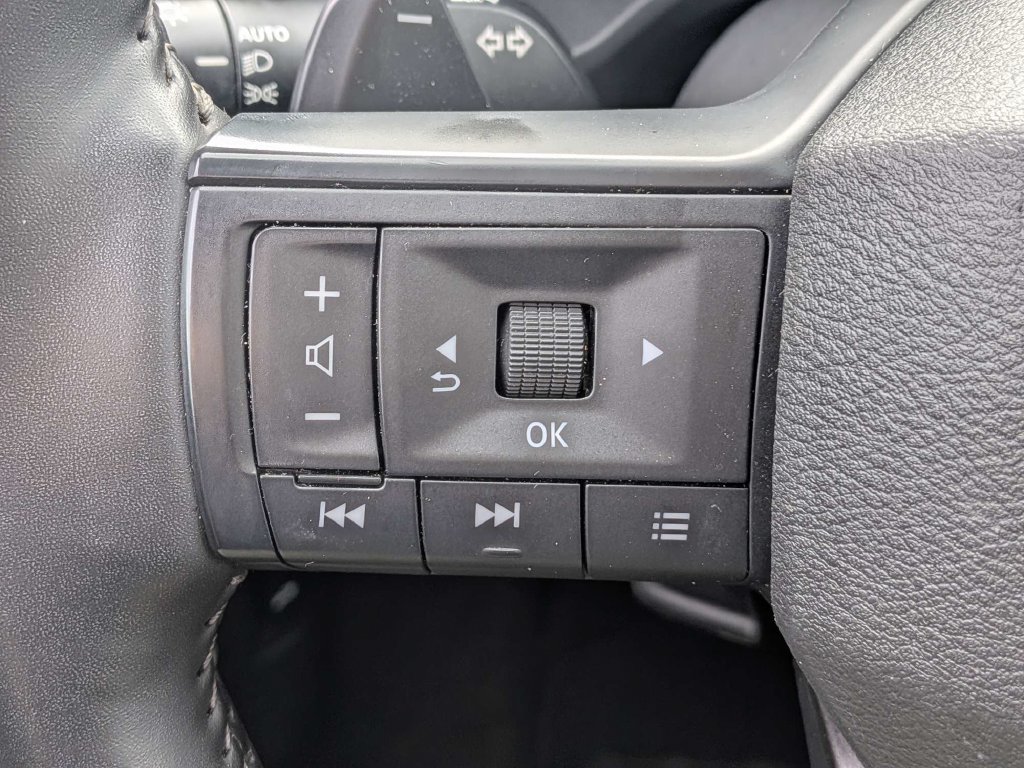 Used 2025 Nissan Rogue SV FWD image 24