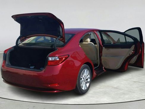 Used 2013 Lexus ES 300h w/ Luxury Pkg FWD image 13