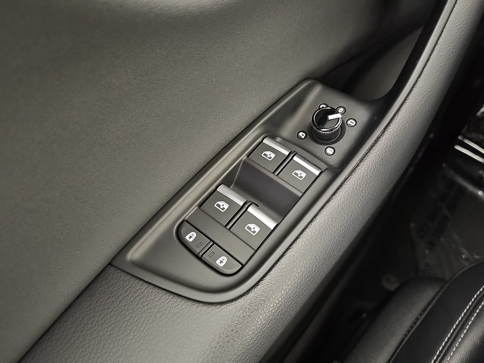 Used 2019 Audi Q8 Premium Plus AWD/4WD image 28
