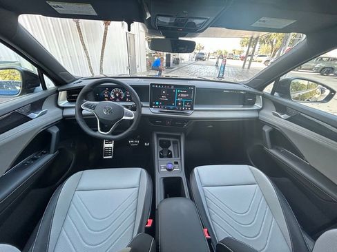 New 2026 Volkswagen Tiguan SE R-Line FWD image 10
