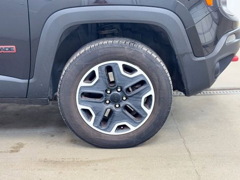 Used 2016 Jeep Renegade Trailhawk image 4