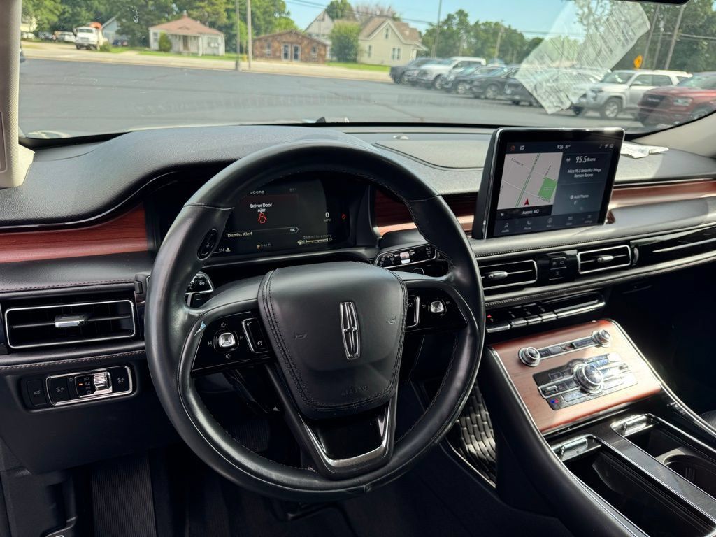 Used 2023 Lincoln Aviator Reserve AWD/4WD image 5